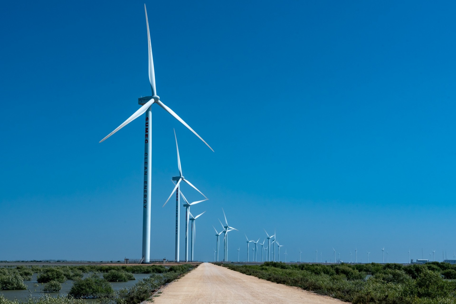 Wind turbines, Zephyr Power, Gharo, Pakistan. Credit: Dale Willman