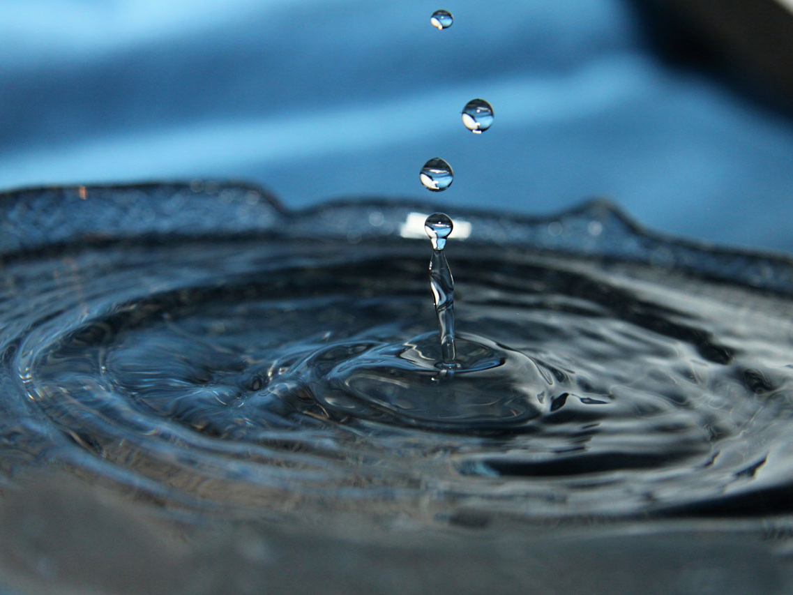 Water splashing