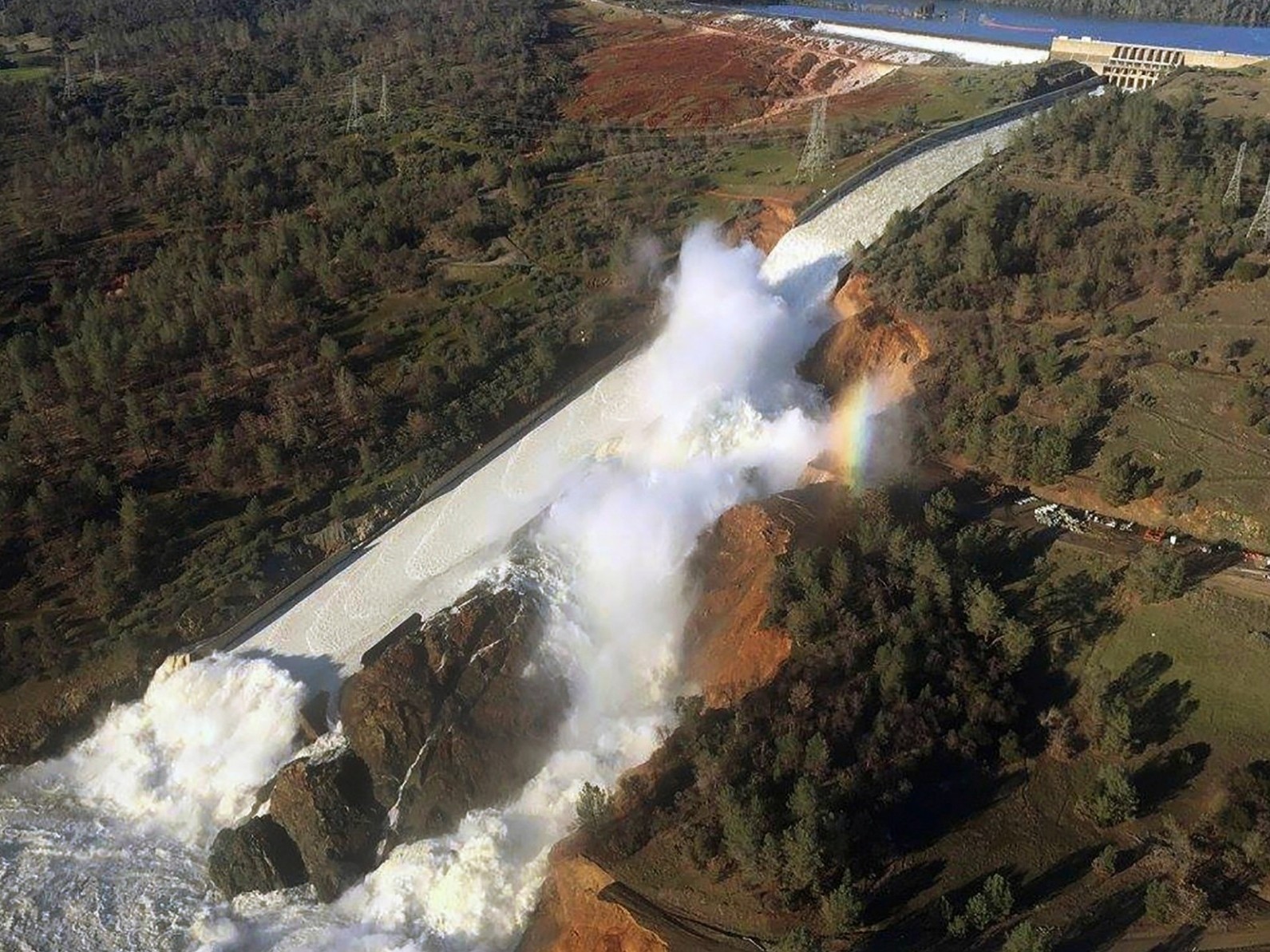 Oroville dam spillway in February 2017
